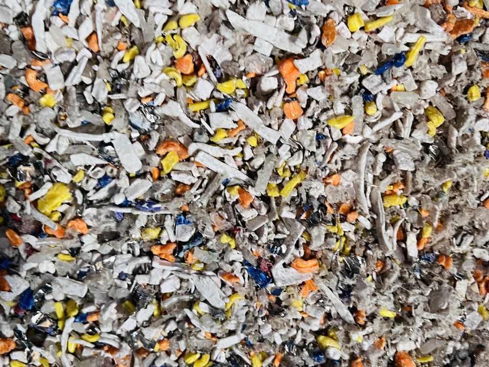 廢塑料回收-塑料粉碎后